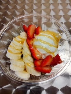 Berry yogurt bowl
